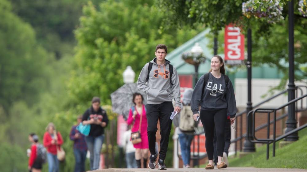 PennWest California students walking to class.